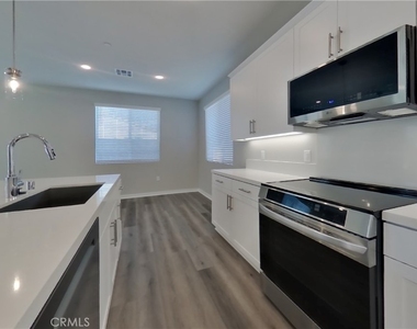 611 Citron Street - Photo Thumbnail 5