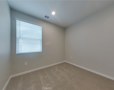 1735 Lorraine Drive - Photo Thumbnail 9