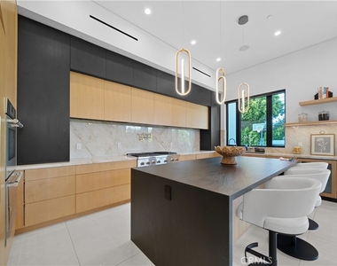 12507 Miranda - Photo Thumbnail 28