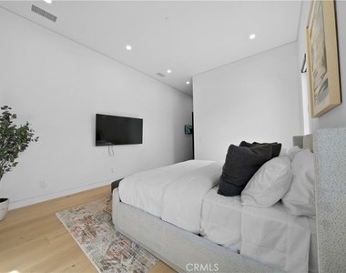 12507 Miranda - Photo Thumbnail 37