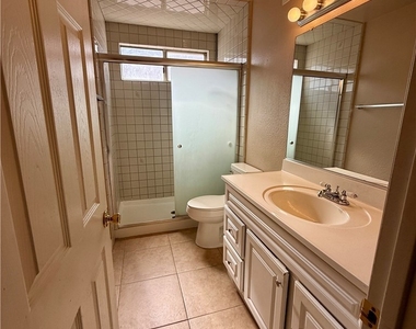 724 E Avenue J4 - Photo Thumbnail 9