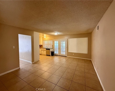724 E Avenue J4 - Photo Thumbnail 5
