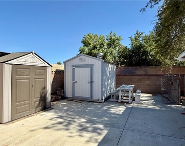 724 E Avenue J4 - Photo Thumbnail 14