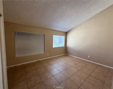 724 E Avenue J4 - Photo Thumbnail 8