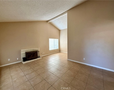 724 E Avenue J4 - Photo Thumbnail 2