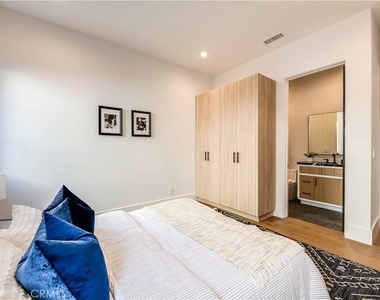 5323 Allott Avenue - Photo Thumbnail 35