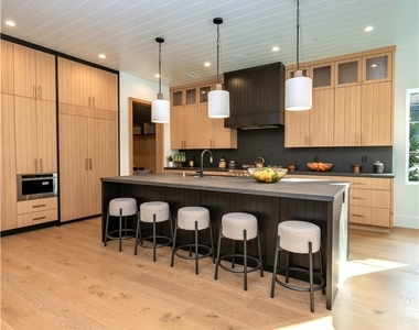 5323 Allott Avenue - Photo Thumbnail 10