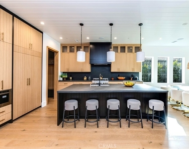 5323 Allott Avenue - Photo Thumbnail 8