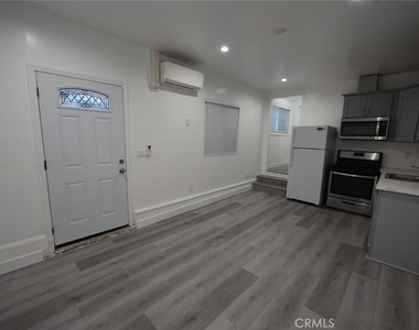 7260 Yolanda Avenue - Photo Thumbnail 2