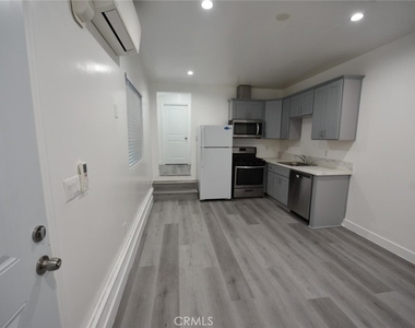 7260 Yolanda Avenue - Photo Thumbnail 3