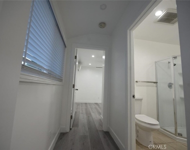 7260 Yolanda Avenue - Photo Thumbnail 9