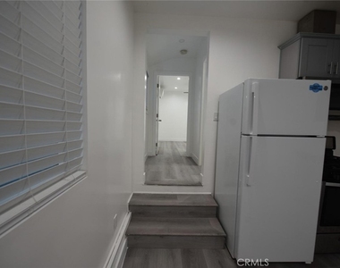 7260 Yolanda Avenue - Photo Thumbnail 8