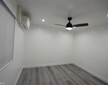 7260 Yolanda Avenue - Photo Thumbnail 13