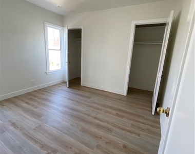 1522 Bronson Ave - Photo Thumbnail 2