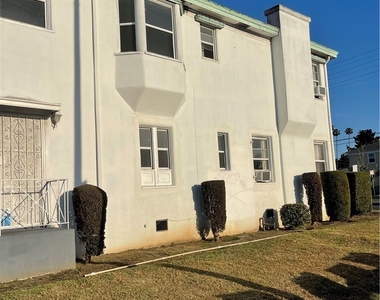 1522 Bronson Ave - Photo Thumbnail 6
