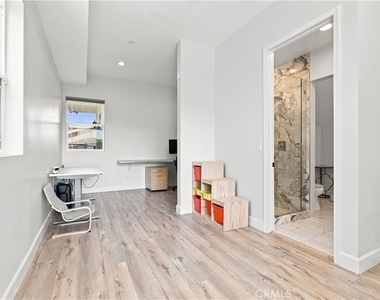 6926 Chimineas Avenue - Photo Thumbnail 31