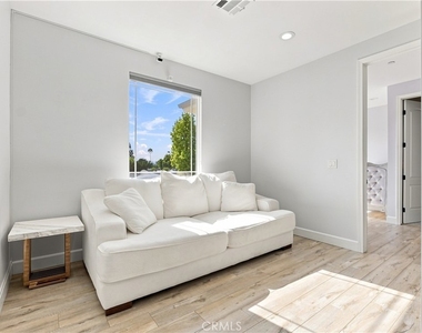 6926 Chimineas Avenue - Photo Thumbnail 19