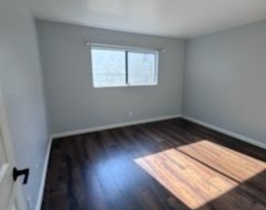 21815 Saticoy Street - Photo Thumbnail 27