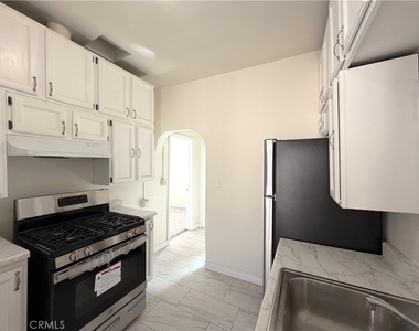 5038 Denker Avenue - Photo Thumbnail 4