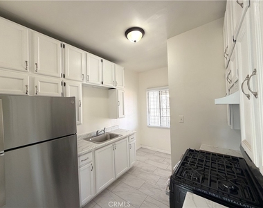 5036 Denker Avenue - Photo Thumbnail 3