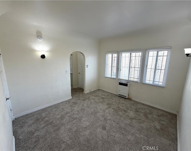 5036 Denker Avenue - Photo Thumbnail 1