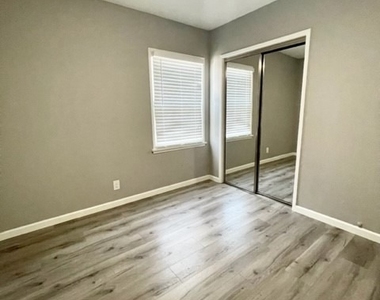 6158 Adenmoor Avenue - Photo Thumbnail 8