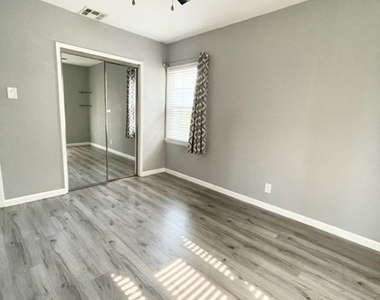 6158 Adenmoor Avenue - Photo Thumbnail 11