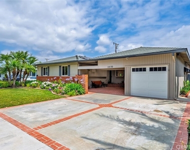 14132 Carfax - Photo Thumbnail 1