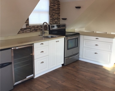 712 W Amerige Avenue - Photo Thumbnail 3
