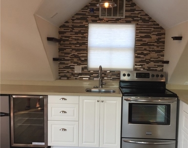 712 W Amerige Avenue - Photo Thumbnail 4