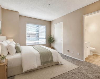 450 E 4th Street - Photo Thumbnail 12