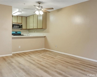 450 E 4th Street - Photo Thumbnail 4