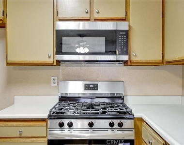 450 E 4th Street - Photo Thumbnail 2