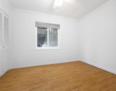6985 Wisconsin Avenue - Photo Thumbnail 5