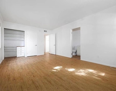 6985 Wisconsin Avenue - Photo Thumbnail 4