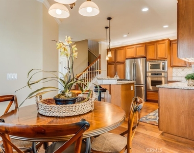 120 Le Point Street - Photo Thumbnail 12