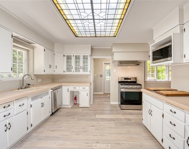 1096 Armada Drive - Photo Thumbnail 21
