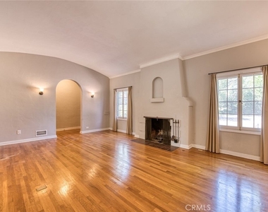 1096 Armada Drive - Photo Thumbnail 3