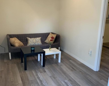 10528 Langmuir Avenue - Photo Thumbnail 11