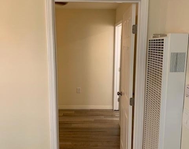 10528 Langmuir Avenue - Photo Thumbnail 12