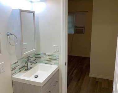 10528 Langmuir Avenue - Photo Thumbnail 16