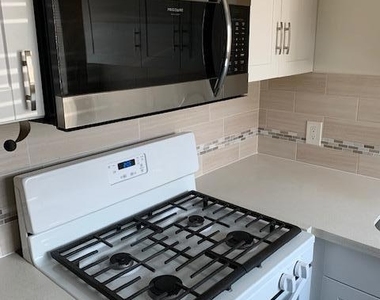 10528 Langmuir Avenue - Photo Thumbnail 7