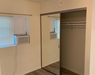 10528 Langmuir Avenue - Photo Thumbnail 14