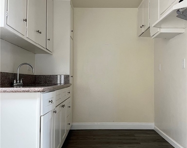 640 Ward Street - Photo Thumbnail 3