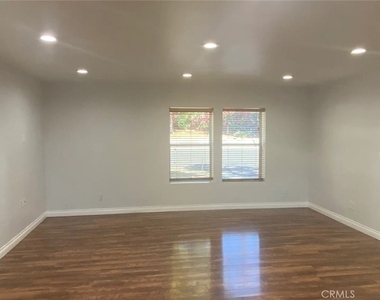 4637 Corliss Street - Photo Thumbnail 5
