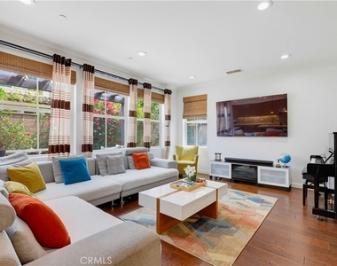 60 Sedgewick - Photo Thumbnail 4