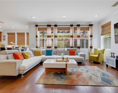 60 Sedgewick - Photo Thumbnail 3