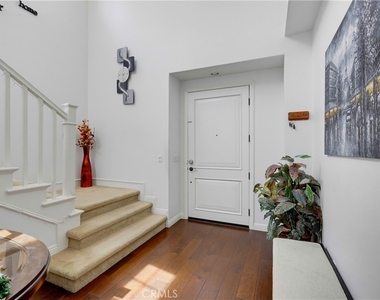 60 Sedgewick - Photo Thumbnail 2
