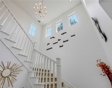 60 Sedgewick - Photo Thumbnail 12