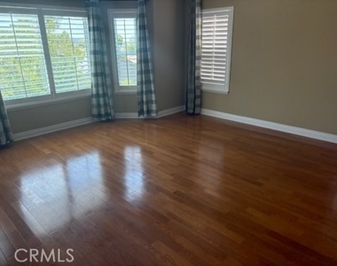 16 Somerset - Photo Thumbnail 11
